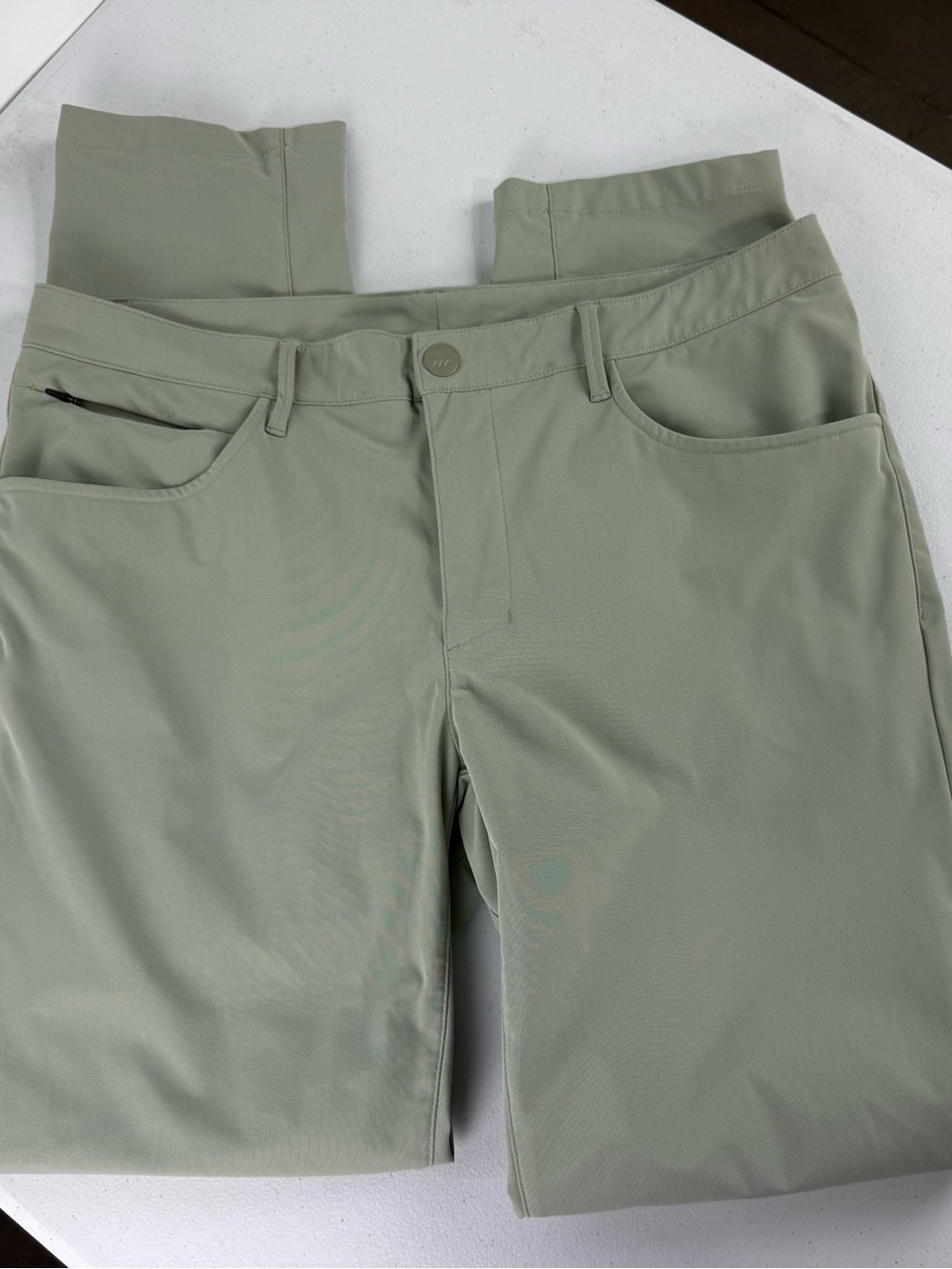 All in motion: Men’s Light Olive Green Golf Pant